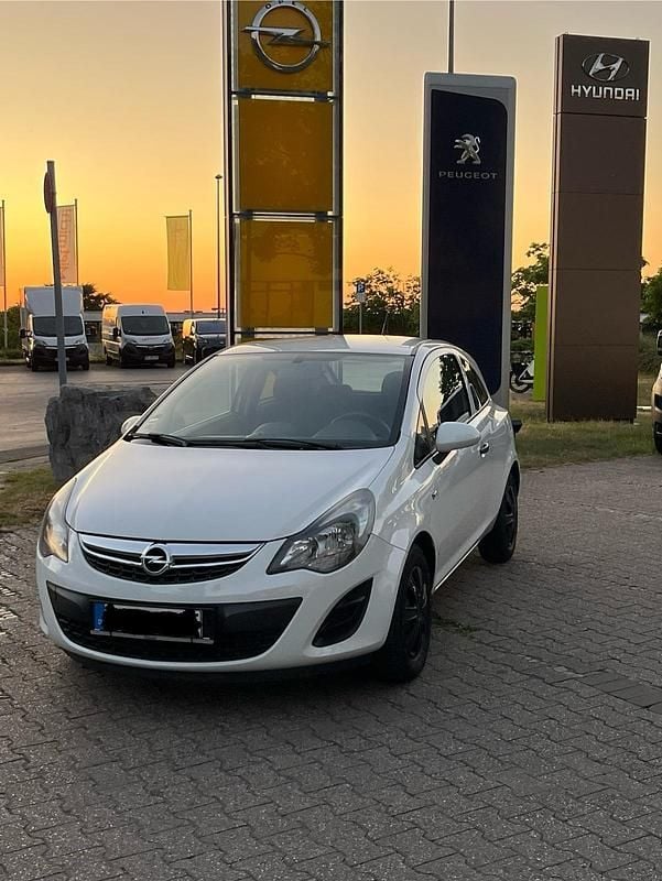 Weiß Gebraucht 2014 Opel Corsa Limousine | 3.399 € (Guter Preis) - Bild 1/4
