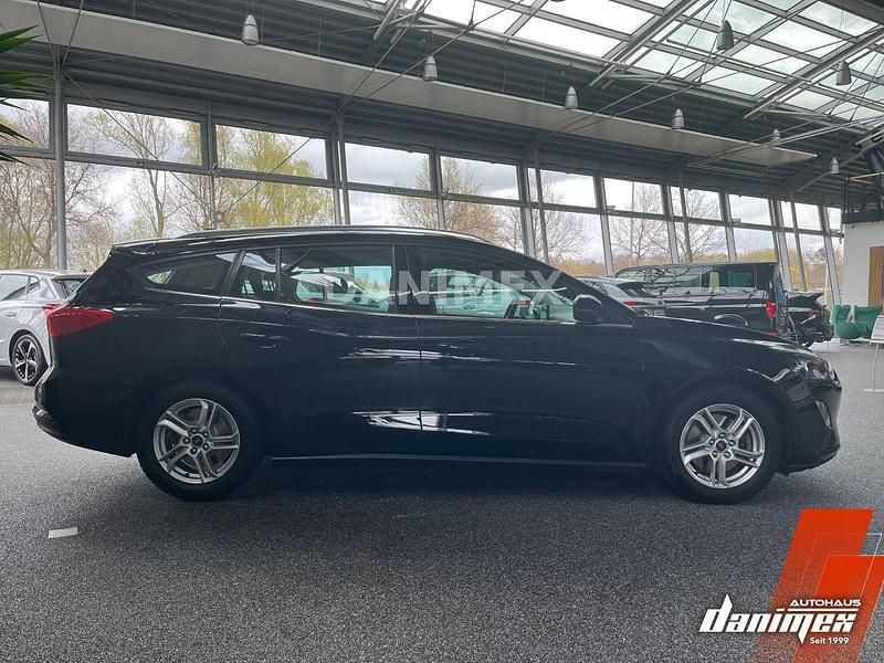 Używany Ford Focus Cool & Connect 120 KM (88 kW) 2020 Czarny Kombi
