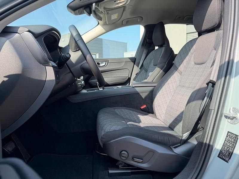 Gebraucht Volvo XC60 Core 197 PS (144 kW) 2024 Grau SUV