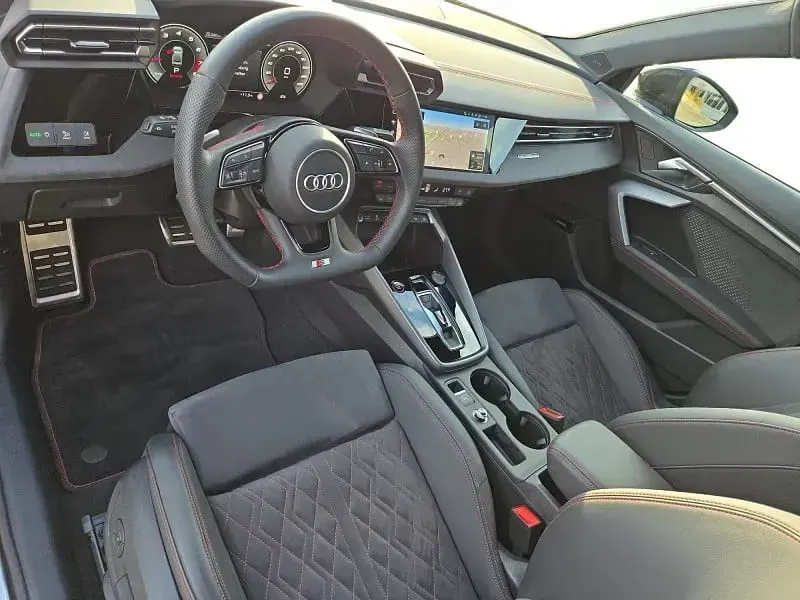 Gebraucht Audi S3 Comfort 333 PS (244 kW) 2024 Mythosschwarz metallic Limousine