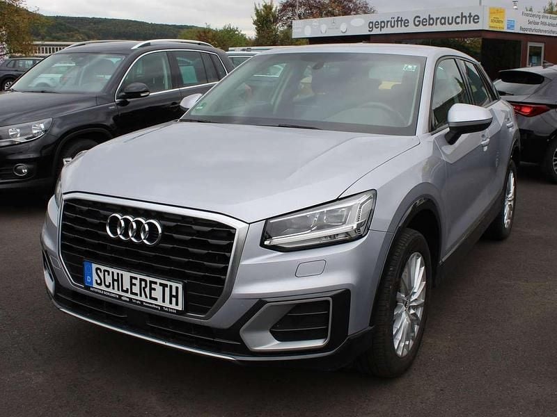 Florettsilbermetallic Gebraucht 2018 Audi Q2 Design SUV | 18.850 € (Guter Preis) - Bild 1/4