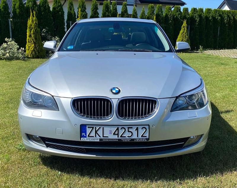 Gebraucht BMW 530 235 PS (172 kW) 2009 Silber Kombi