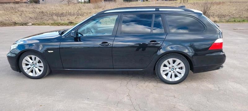Gebraucht BMW 525 197 PS (144 kW) 2007 Schwarz Kombi