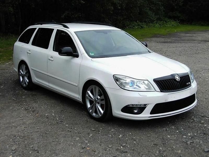 Weiß Gebraucht 2012 Skoda Octavia RS Kombi | 3.500 € - Bild 1/4