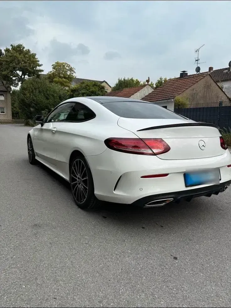 Gebraucht Mercedes C300 AMG 258 PS (189 kW) 2021 Weiß Coupé