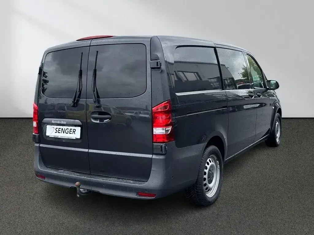 Używany Mercedes Vito 237 KM (174 kW) 2021 Szary Van