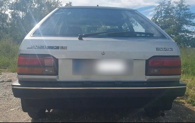 Gebraucht Mazda 323 60 PS (44 kW) 1985 Silber Kleinwagen