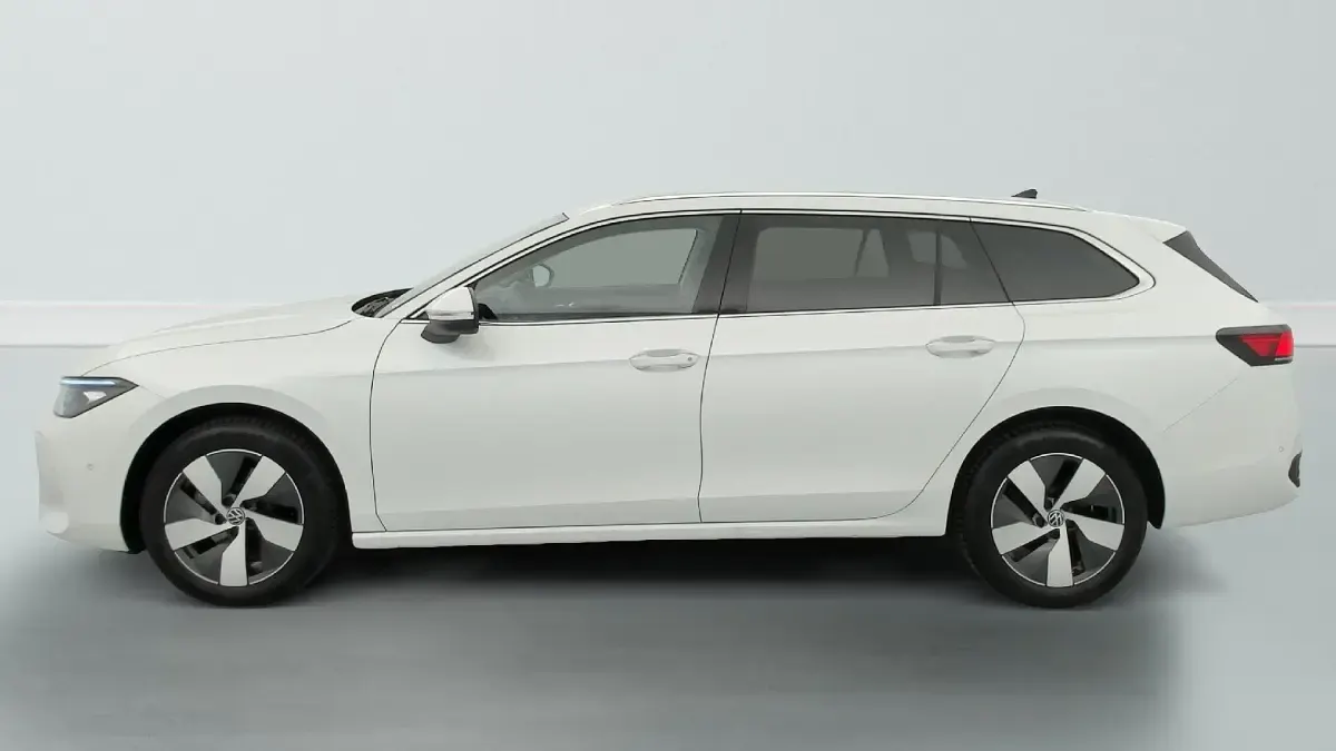 Gebraucht VW Passat Life 150 PS (110 kW) 2025 Blanc oryx Kombi