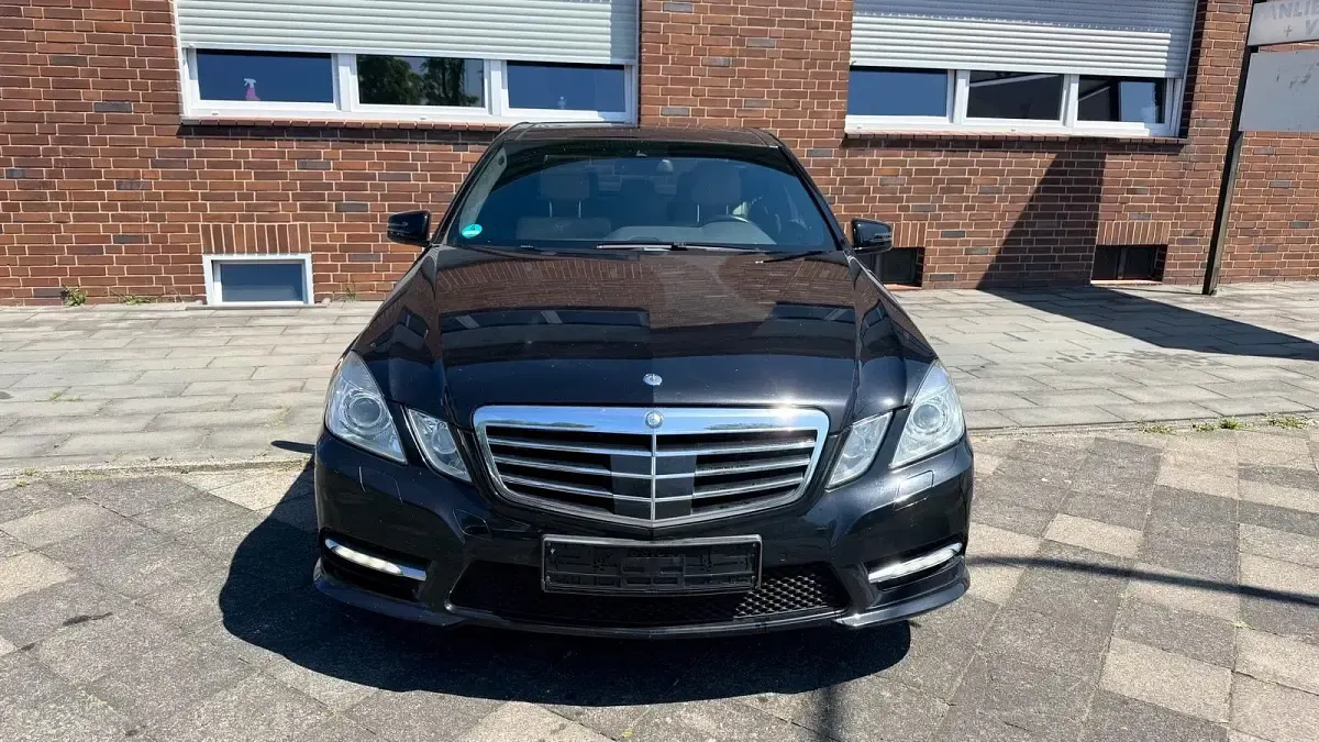Gebraucht Mercedes E500 AMG 408 PS (300 kW) 2012 Schwarz Limousine