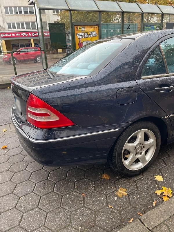 Gebraucht Mercedes C180 135 PS (99 kW) 2001 Blau Limousine