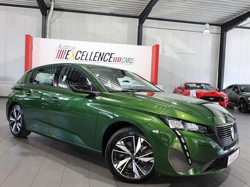 Second-hand Peugeot 308 Active 181 CP (133 kW) 2022 Verde Berlinǎ