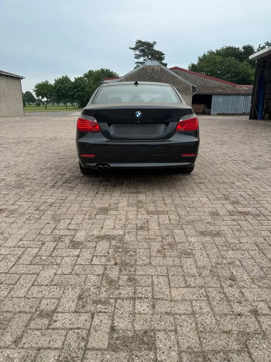 Gebraucht BMW 523 190 PS (139 kW) 2008 Schwarz Limousine