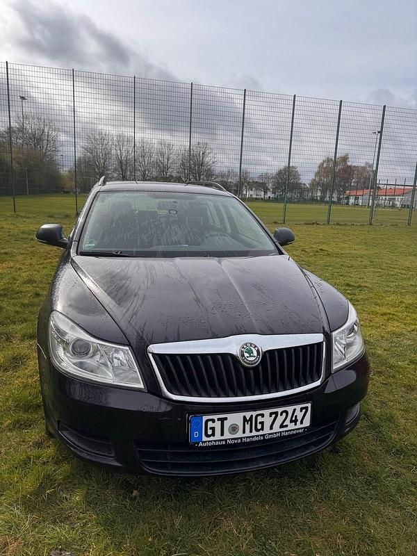 Gebraucht Skoda Octavia 122 PS (89 kW) 2010 Schwarz Limousine