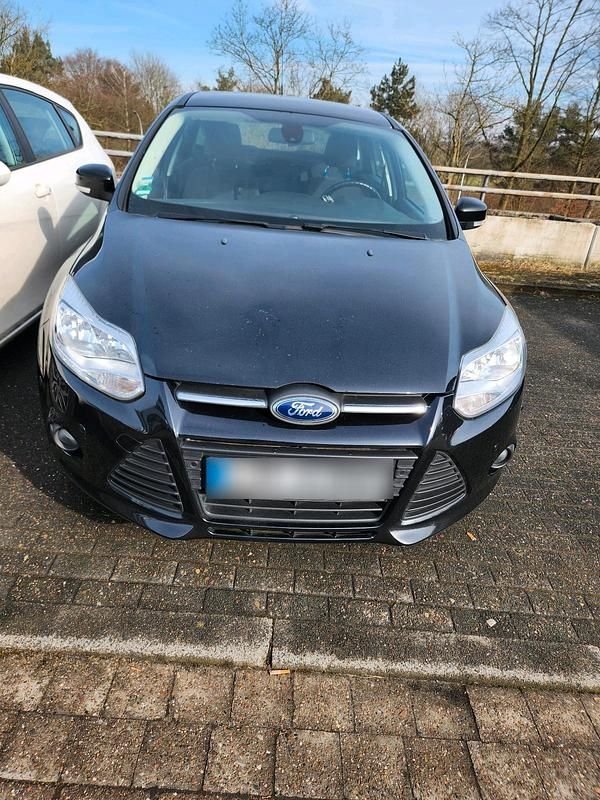 Second-hand Ford Focus 100 CP (73 kW) 2014 Negru Berlinǎ