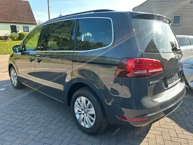 Gebraucht VW Sharan 150 PS (110 kW) 2022 Grau Van / Kleinbus