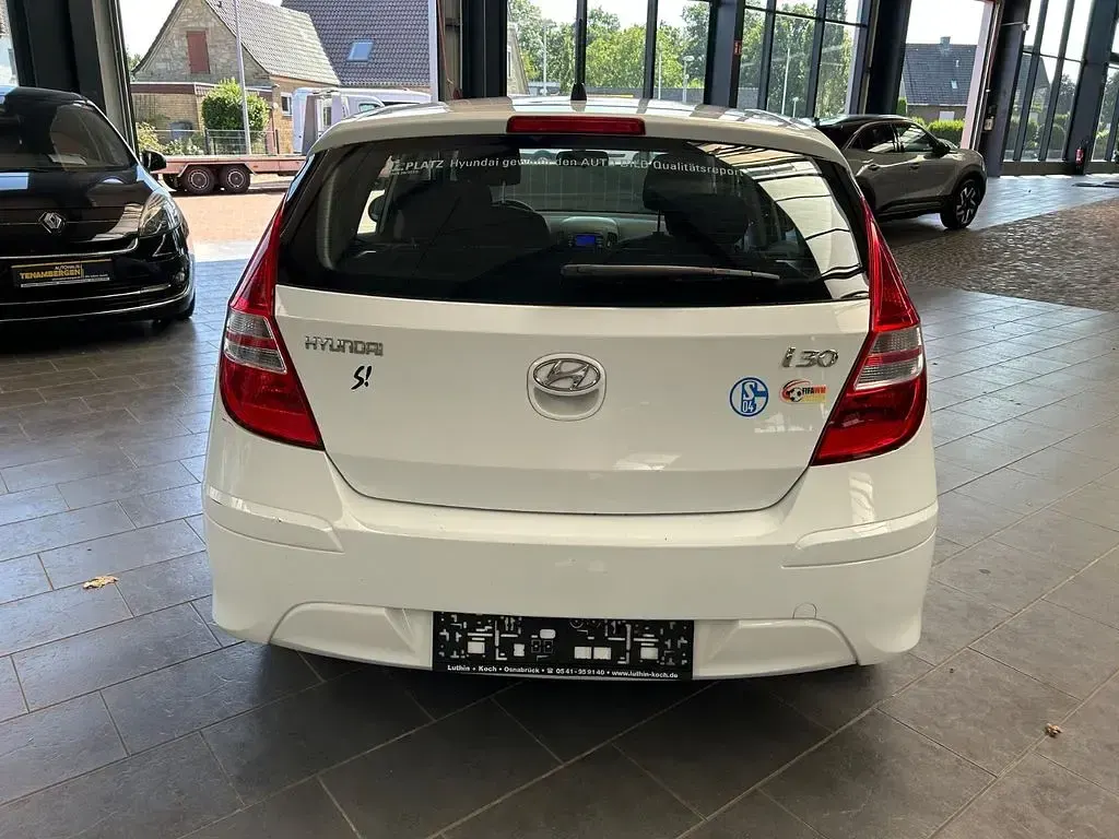 Gebraucht Hyundai i30 Edition 109 PS (80 kW) 2011 Weiß Limousine