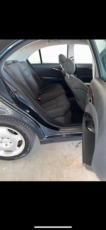 Schwarz Gebraucht 2003 Mercedes E240 Limousine | 4.300 € (Guter Preis) - Bild 1/4