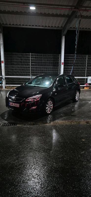 Schwarz Gebraucht 2010 Opel Astra Kleinwagen | 3.750 € (Fairer Preis) - Bild 1/4