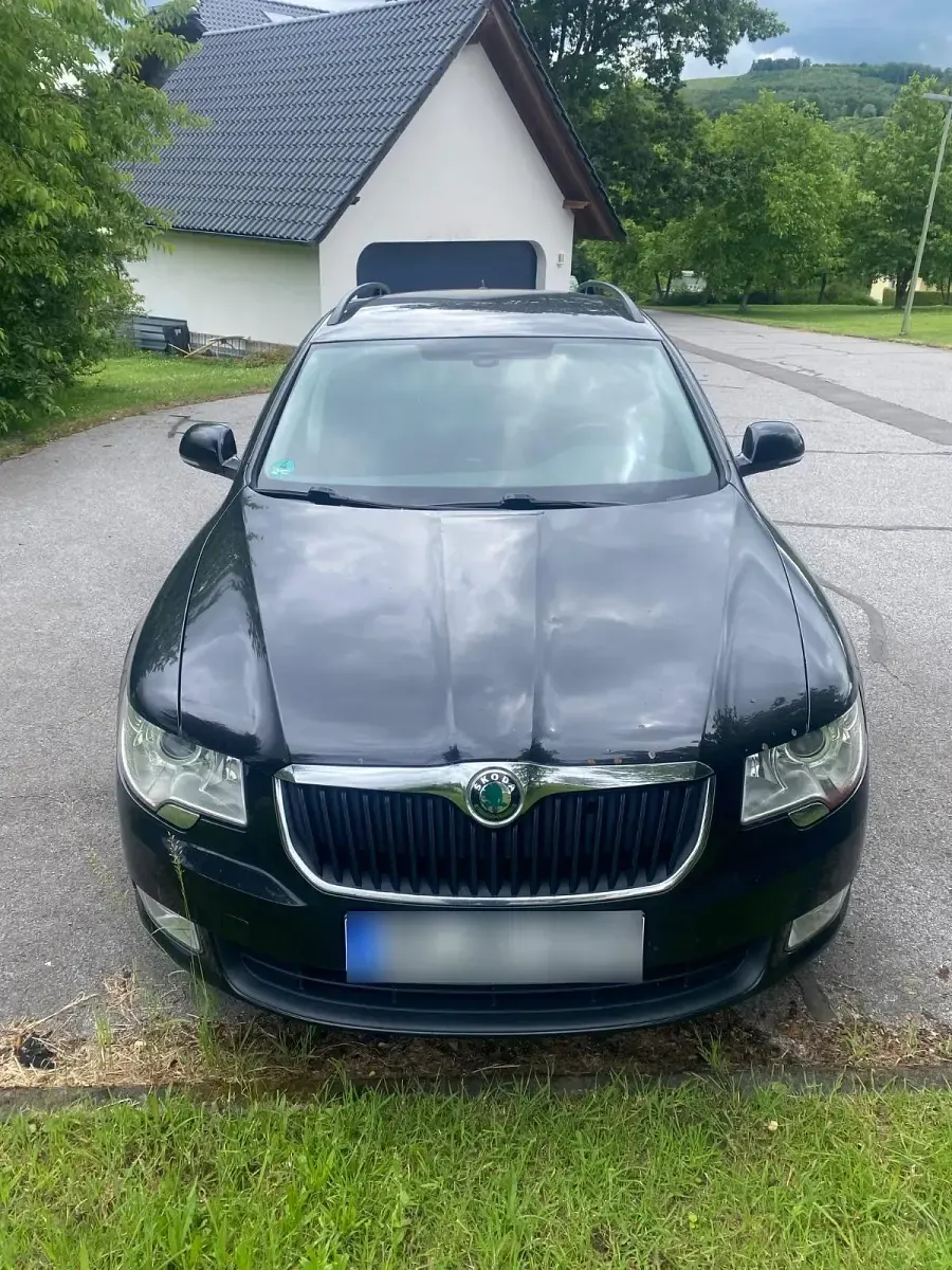 Gebraucht Skoda Superb 140 PS (102 kW) 2013 Schwarz Kombi