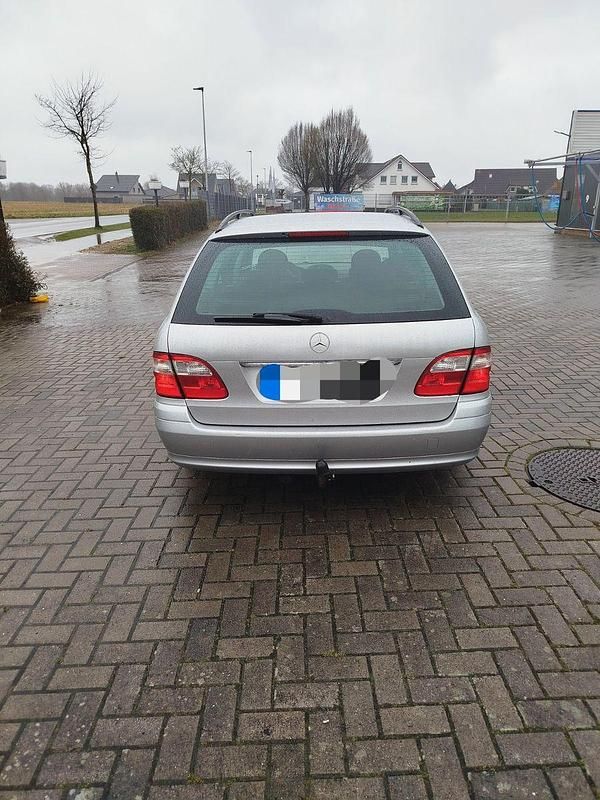 Gebraucht Mercedes E240 Classic 177 PS (130 kW) 2003 Silber Limousine