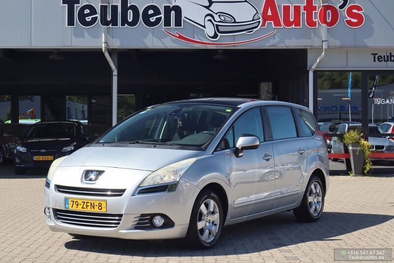Grau Gebraucht 2011 Peugeot 5008 Van / Kleinbus | 2.895 € (Superpreis) - Bild 1/4