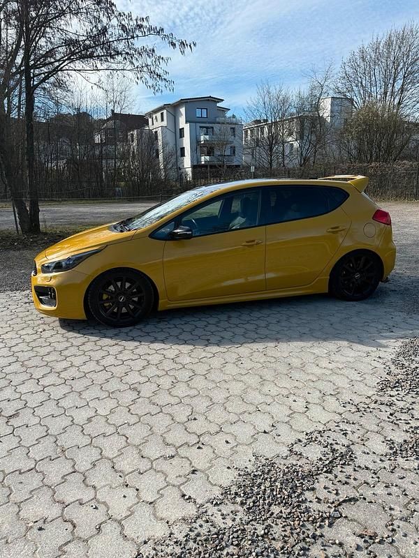 Gebraucht Kia Ceed GT GT 204 PS (150 kW) 2016 Gelb Coupé