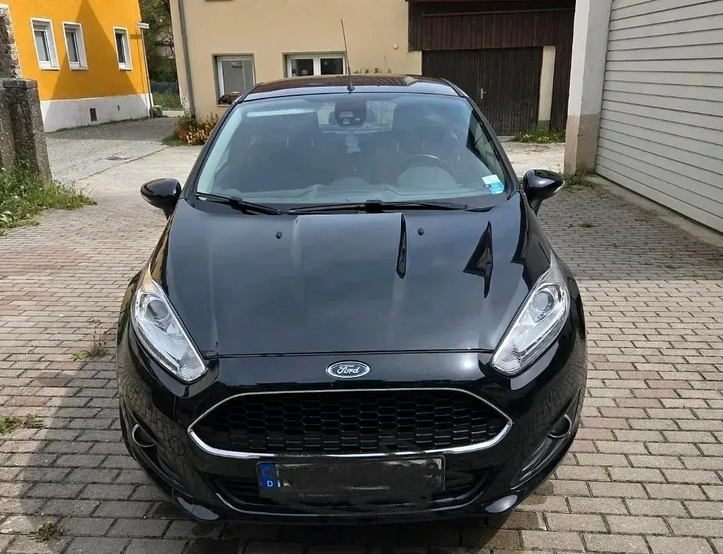 Second-hand Ford Fiesta 65 CP (47 kW) 2016 Negru Hatchback