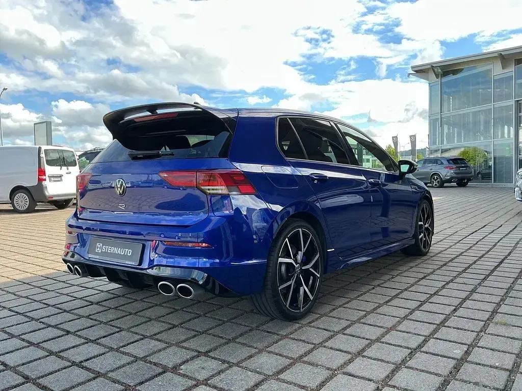Usata VW Golf VIII R 333 CV (244 kW) 2023 Blu Berlina