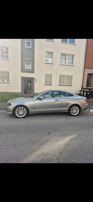 Gebraucht Mercedes C180 156 PS (114 kW) 2011 Grau Coupé