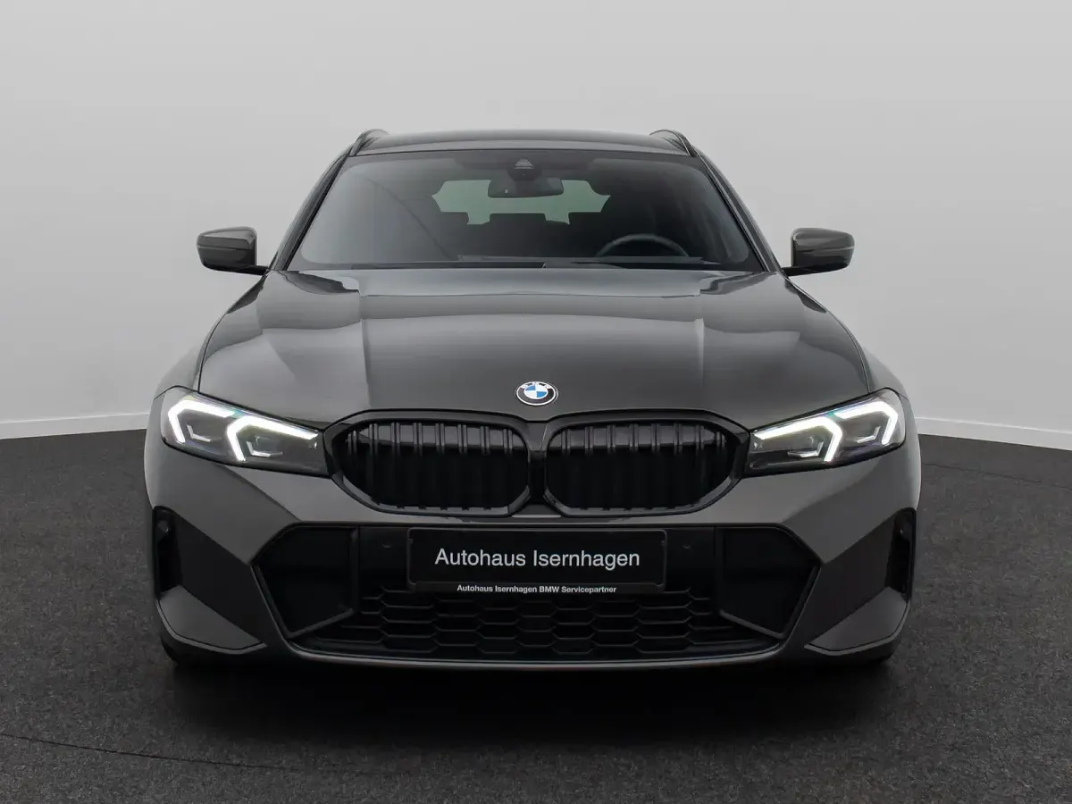 Gebraucht BMW 330 M Sport 286 PS (210 kW) 2023 Bmw individual dravitgrauc36 Kombi