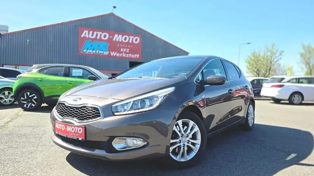 Gebraucht Kia Ceed 135 PS (99 kW) 2013 Braun Kleinwagen