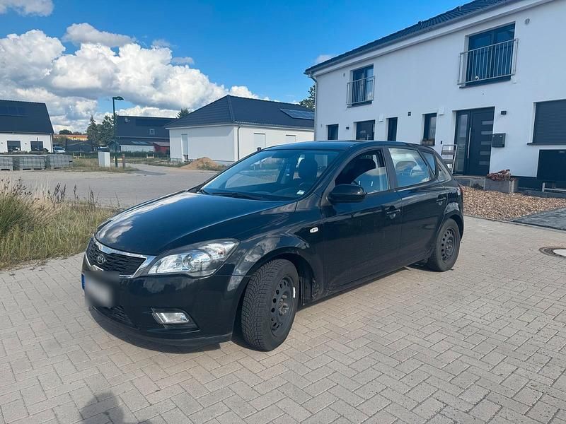 Blau Gebraucht 2010 Kia Ceed Limousine | 3.000 € (Fairer Preis) - Bild 1/4