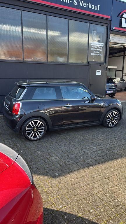 Second-hand Mini ONE 102 CP (75 kW) 2016 Negru Hatchback