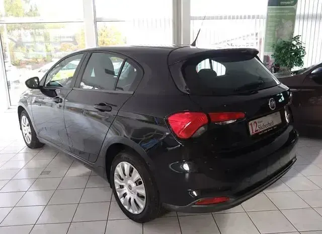 Gebraucht Fiat Tipo Pop 95 PS (69 kW) 2016 Schwarz Kleinwagen