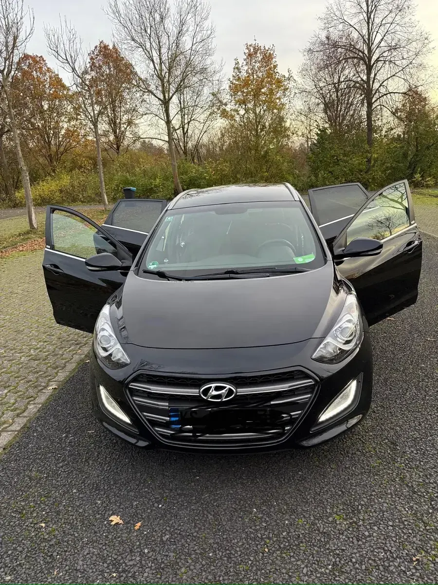Second-hand Hyundai i30 110 CP (80 kW) 2017 Negru Break