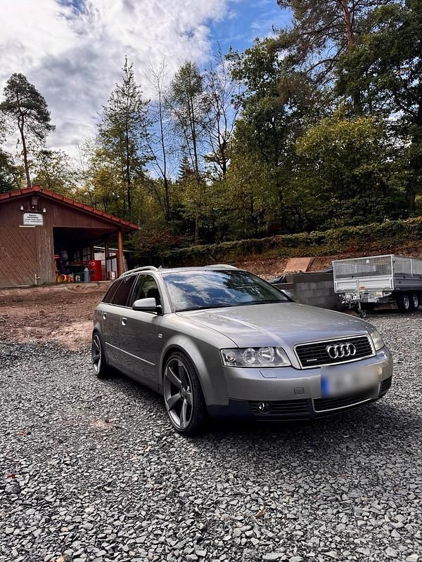 Grau Gebraucht 2003 Audi A4 Kombi | 5.700 € - Bild 1/4