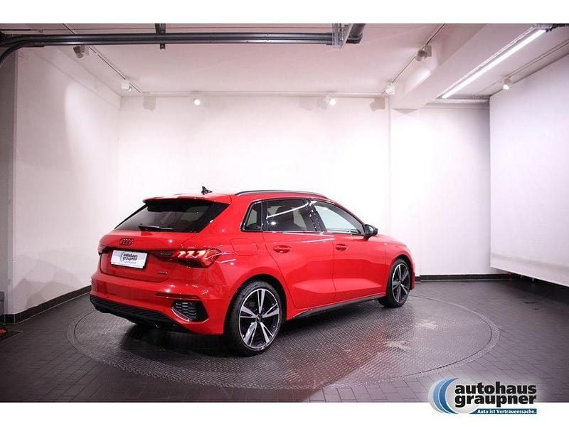 Gebraucht Audi A3 S-Line 200 PS (147 kW) 2022 Rot / tangorot (metallic) Limousine