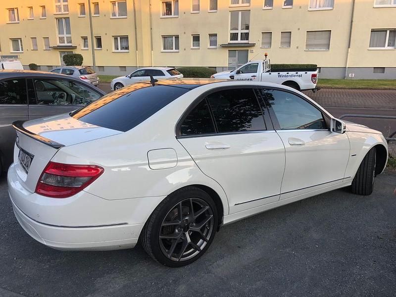 Gebraucht Mercedes C200 Elegance 184 PS (135 kW) 2011 Weiß Limousine