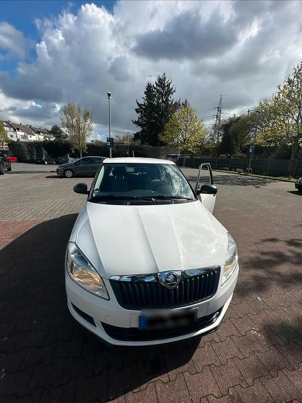 Gebraucht Skoda Fabia 60 PS (44 kW) 2014 Weiß Limousine