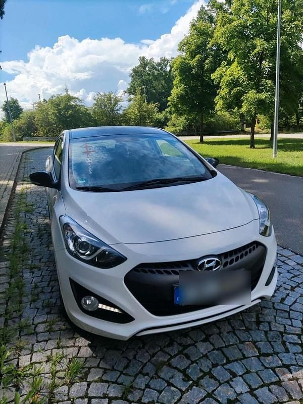 Weiß Gebraucht 2014 Hyundai i30 Coupé | 4.850 € (Fairer Preis) - Bild 1/4