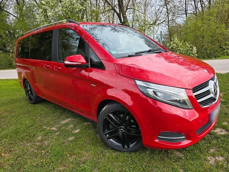 Gebraucht Mercedes V250 190 PS (139 kW) 2016 Rot Van / Kleinbus