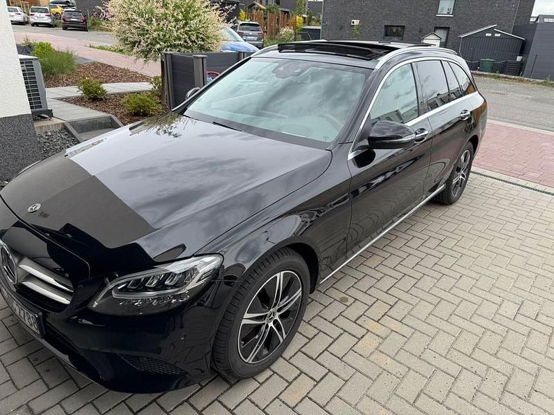 Schwarz Gebraucht 2018 Mercedes C200 Limousine | 22.000 € (Superpreis) - Bild 1/4