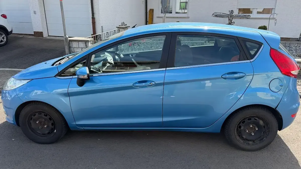 Używany Ford Fiesta 95 KM (69 kW) 2012 Niebieski Hatchback