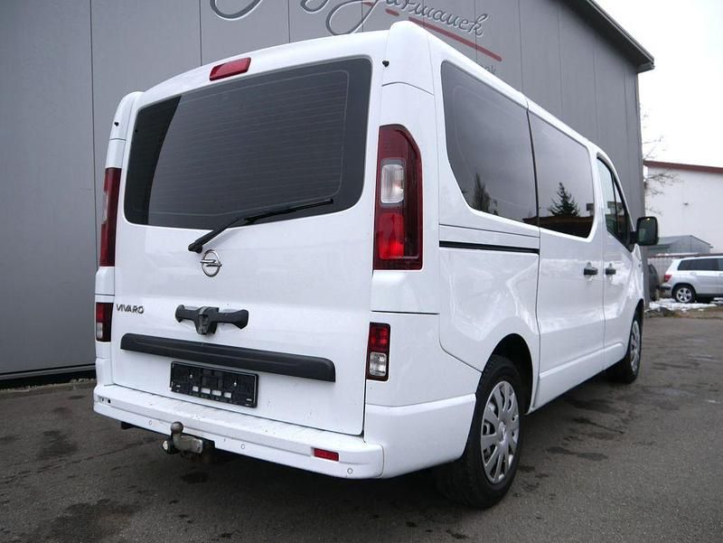 Używany Opel Vivaro 90 KM (66 kW) 2015 Biały Minivan