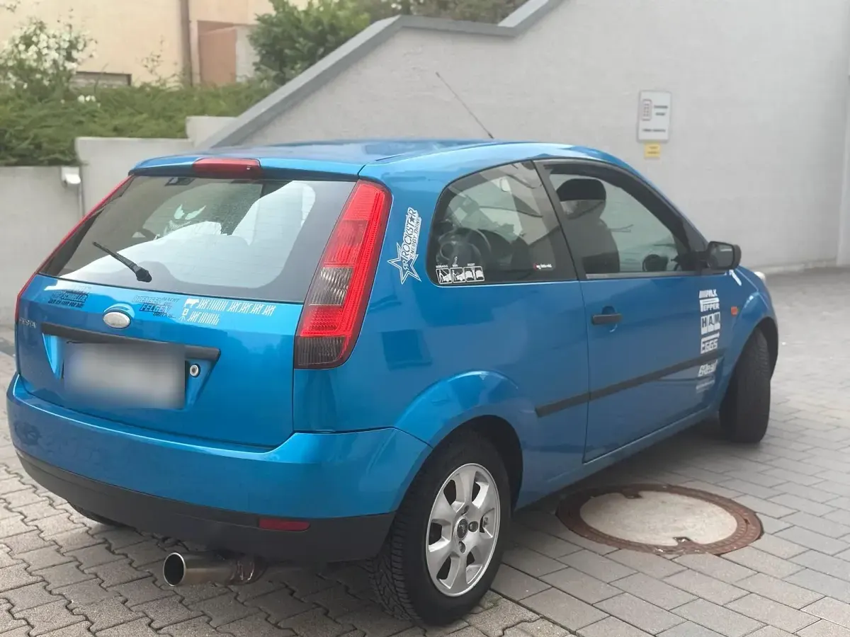 Gebraucht Ford Fiesta 100 PS (73 kW) 2003 Blau Kleinwagen