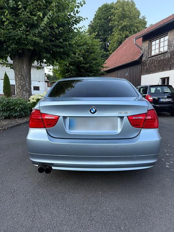 Gebraucht BMW 318 143 PS (105 kW) 2011 Blau Limousine