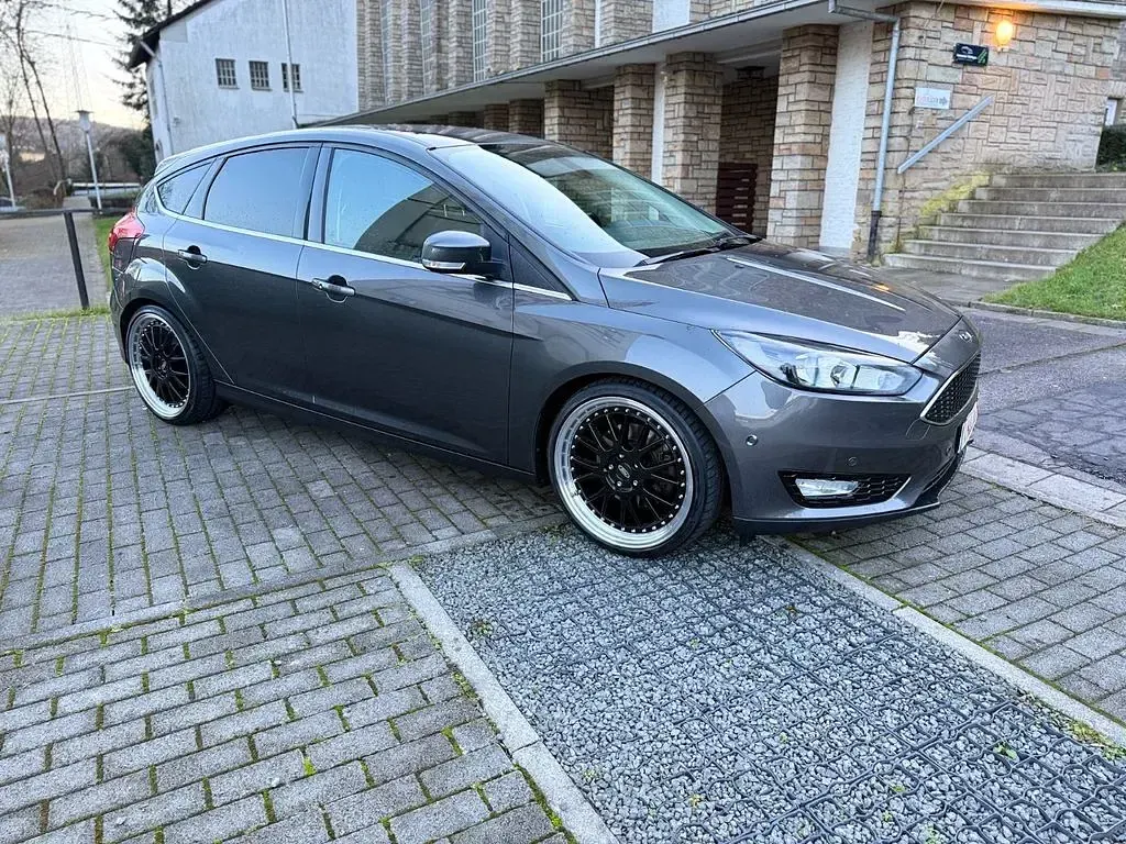 Gebraucht Ford Focus Titanium 150 PS (110 kW) 2018 Grau Limousine