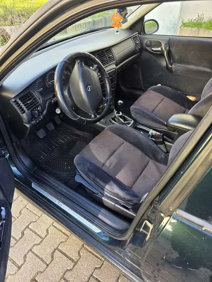 Gebraucht Opel Vectra Edition 116 PS (85 kW) 1999 Grün Limousine