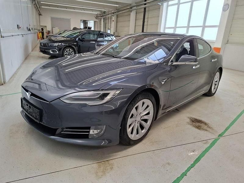 Grau Gebraucht 2020 Tesla Model S Limousine | 39.885 € (Etwas zu teuer) - Bild 1/4