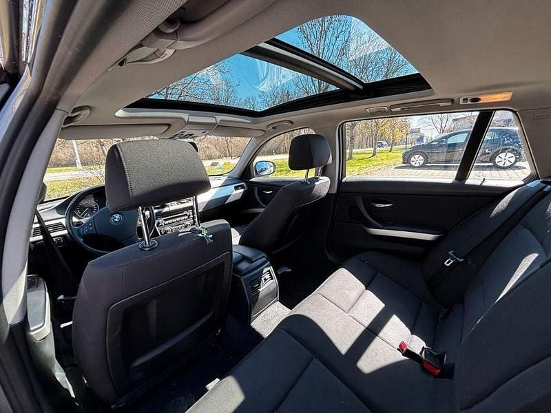 Gebraucht BMW 318 143 PS (105 kW) 2011 Grau Kombi